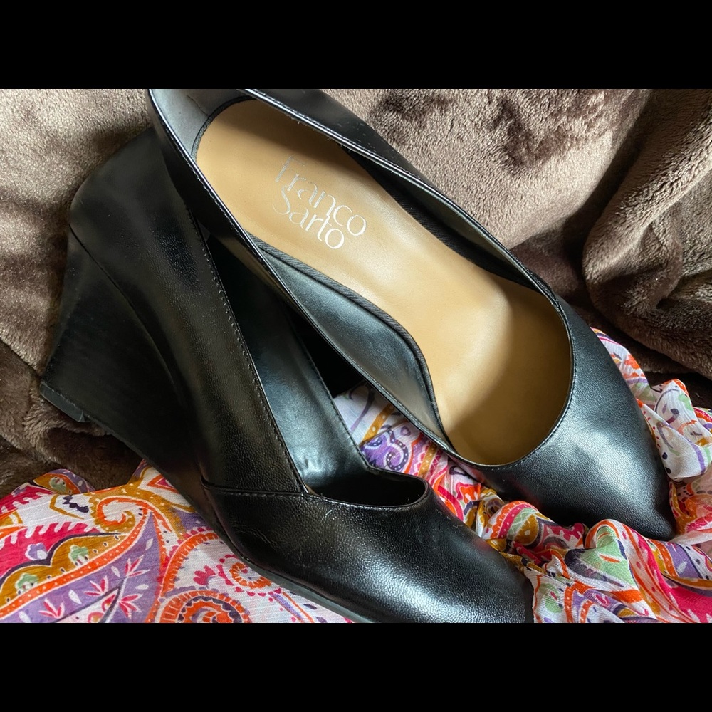 Franco black wedges!